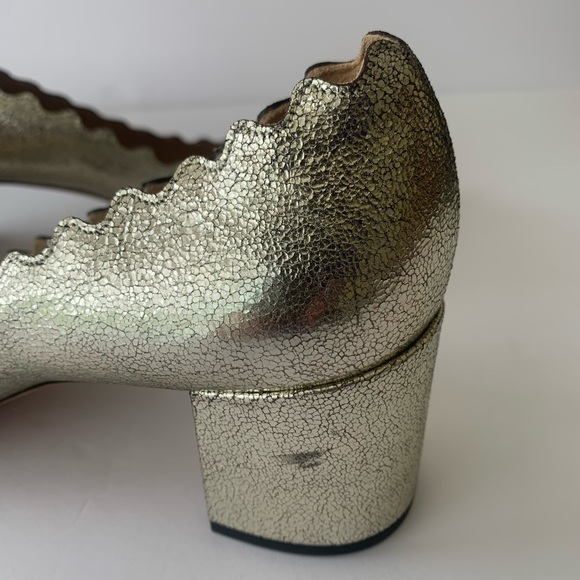 Chloe Gold leather Lauren scallop trim leather pump. Block heel. Slip on shoe. - Picture 6 of 9